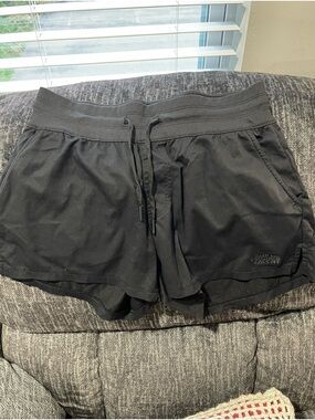 The North Face Women's Black Elastic Waist Athletic Shorts